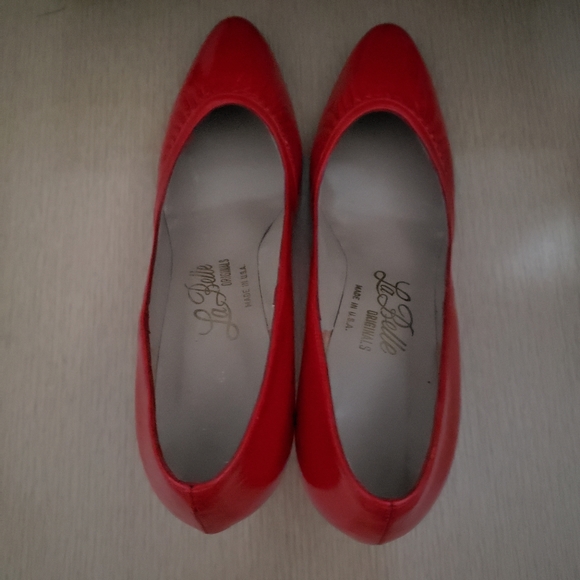 EUC LA BELLE ORIGINALS classic lady in red pumps (9 AAA) - Picture 7 of 9